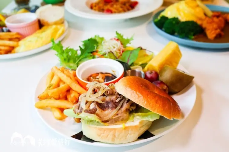 宜蘭寵物友善餐廳-樂多廚房｜和毛小孩一起吃早午餐泡溫泉！享受下午茶時光