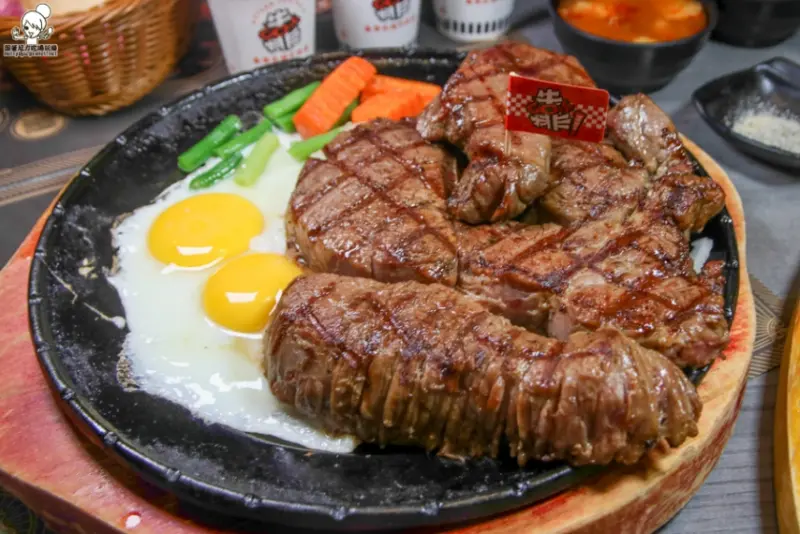 靠炙燒牛排之超狂大吃一斤美國厚切牛排，麵條、醬料無限續加 x 湯品、飲料、冰淇淋無限暢飲（聚餐、約會） - 跟著尼力吃喝玩樂＆親子生活