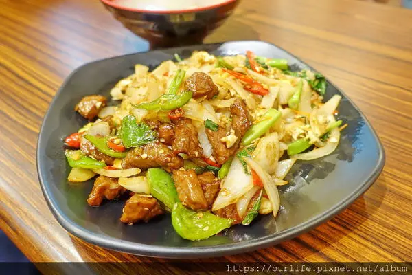 台中．吃到賺到的銷魂骰子牛炒河粉@探扒霸平價午晚餐