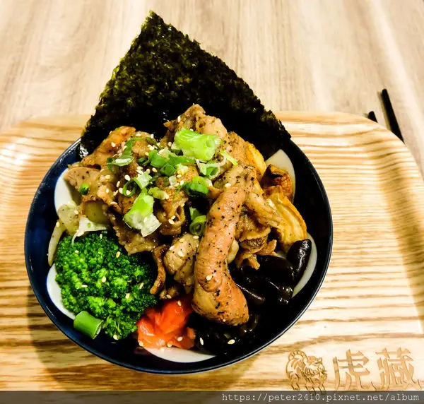 【基隆】虎藏燒肉丼食所廟口店│選用美國CHOICE及PRIME等級牛肉，炭火直烤滋味好