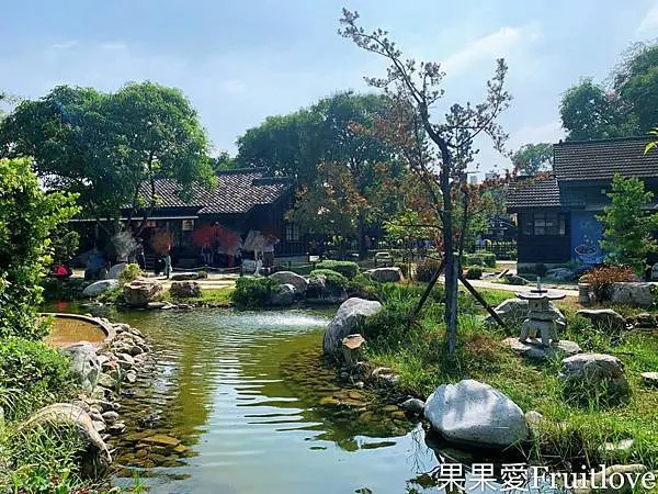 目前全台最大的日式建築群　檜意森活村 Hinoki Village　　親子寵物友善　毛孩戶外不限大小　建議最少要牽繩　室內依照每家店家規定不同