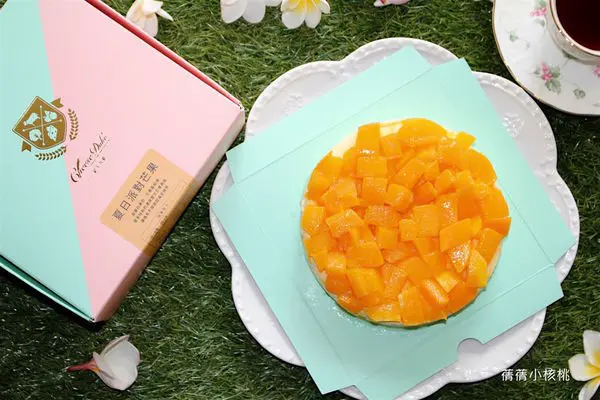 超人氣的【台南起士公爵 Cheese Duke】 夏日派對芒果乳酪蛋糕 ，夏日限定！果香四溢，香甜細緻的愛文芒果和清爽的乳酪蛋糕，交織出只屬於夏天的幸福甜點，今年沒吃到，只好含淚等明年！