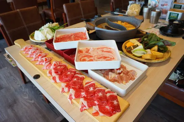 [嘉義美食] 星野肉肉鍋 新光三越垂楊店-美國安格斯熟成肉吃到飽/ 嘉義吃到飽推薦