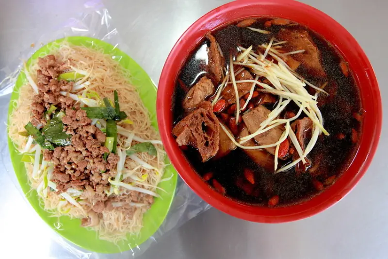 吃。高雄|楠梓區|楠梓加工區周遭美食。隱藏版吃飽飽美食，整體餐點口感中規中矩定價超值「大眾味麵食館」。