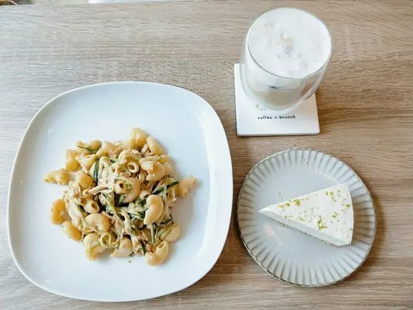 美食【台北中正區．Caviar café+brunch 魚子醬咖啡】超萌柴柴店長｜輕食蛋糕沙拉｜華山周邊美食｜內附全菜單