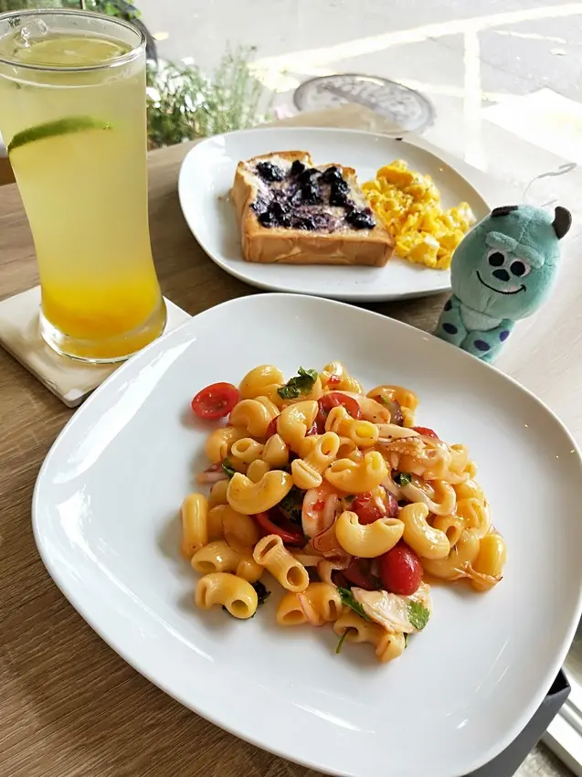 Caviar café+brunch 魚子醬咖啡 - 清爽無負擔的輕食料理，好吃的彎管麵沙拉 (寵物友善餐廳) I 忠孝新生2號出口 中正區美食