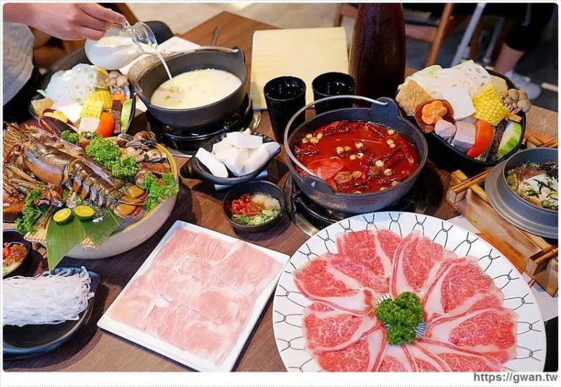 沙鹿新開火鍋店，火鍋套餐最低不用300元還可以免費停車！也有現撈海鮮和日本和牛喔~