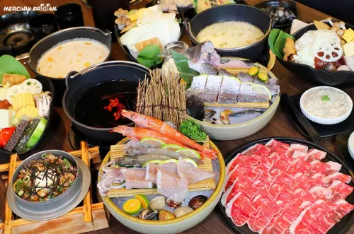 高CP值現撈活體海鮮火鍋300元有找！現切肉盤大份量，再送果醋冰沙、烤布蕾，紅茶無限喝到飽！