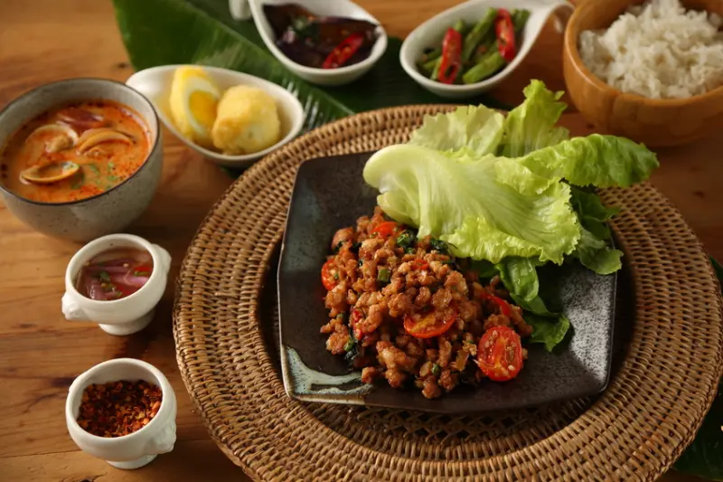 嘉義火車站前，平價泰式定食超美味(更新：泰一定食搬遷至台南大遠百公園店三樓)