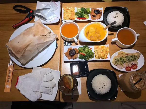 [新北三重聚餐]阿柑鹽焗甘榜雞／ 特色海南雞飯／正宗南洋風味鹽焗雞