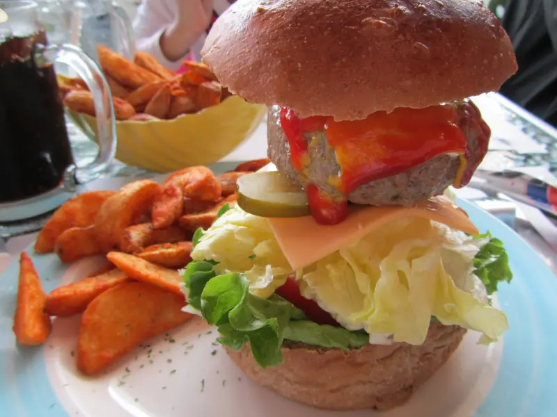 【食記】朝聖台中牛逼洋行的超大漢堡