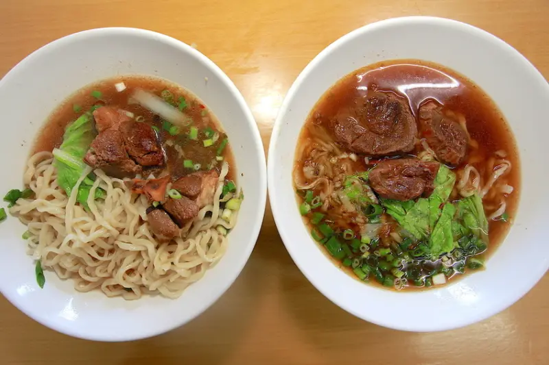 吃。高雄|岡山區。 當地人美食口袋名單，整體口感美味值得樂天小高推薦「劉姥姥牛肉麵」。