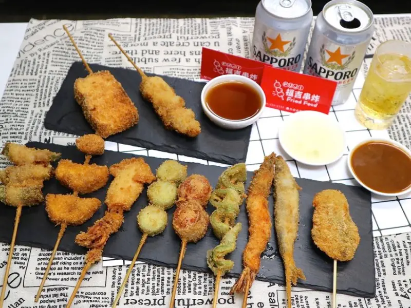 福吉串炸：台南東區平價大阪串炸店-現在不用飛到日本大阪就能吃到大阪必吃美食-串炸了！｜新鮮食材+三種沾醬，酥脆的新滋味.台南東區消夜推薦.銅板價美食.日本大阪必吃 - 進食的巨鼠