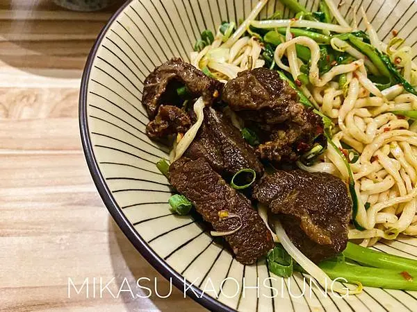 ∥高雄/食．新興∥​​ 麵食mavetu ๑​​​​​​隱身傳統市場中的文青牛肉麵