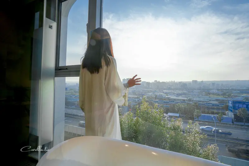 台中逢甲住宿推薦！自助式早餐有牛排任你吃，房裡還有超好拍的景觀浴缸 - 余舍行旅