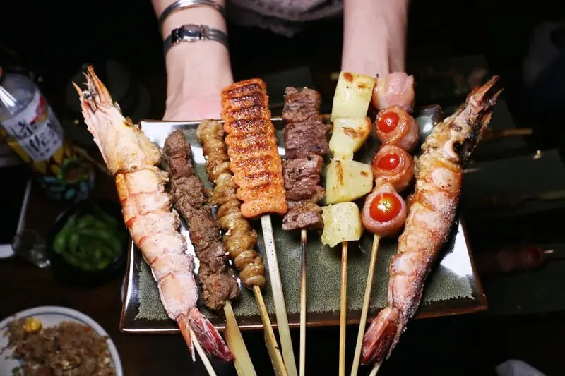 板橋美食『老味噌居酒屋-江翠店』平價串燒，烤物，宵夜，聚餐小酌，梅酒，啤酒，打卡送日式麻糬燒，菜單價位(捷運江子翠站)