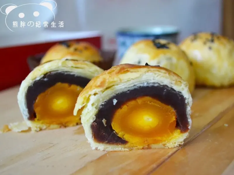 【台中南屯】不二製餅傳承彰化不二坊知名人氣蛋黃酥，逢年過節人潮滿滿，口感上......