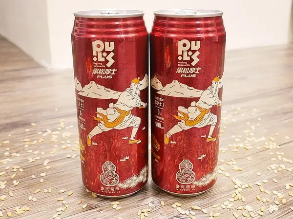 黑松沙士Plus啤酒花風味 - 7-11新產品報到，經典品牌黑松沙士與臺虎精釀mix出新風味，愛嚐鮮的你還不手刀搶購