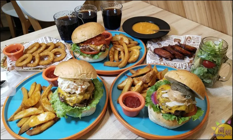 4盎司厚厚牛肉超爆漿!免服務費還有飲料喝到飽，來吧吃漢堡消暑好去處@商妮吃喝遊樂