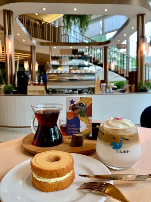 KafeD 德勒斯登河岸咖啡｜台中超吸睛建築，絕美室內裝潢讓你不當網美都難