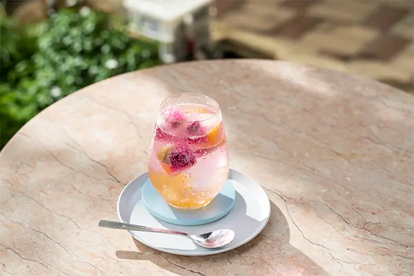 高雄，新興區 | Space Café | 當歐洲設計邂垢獨立咖啡廳