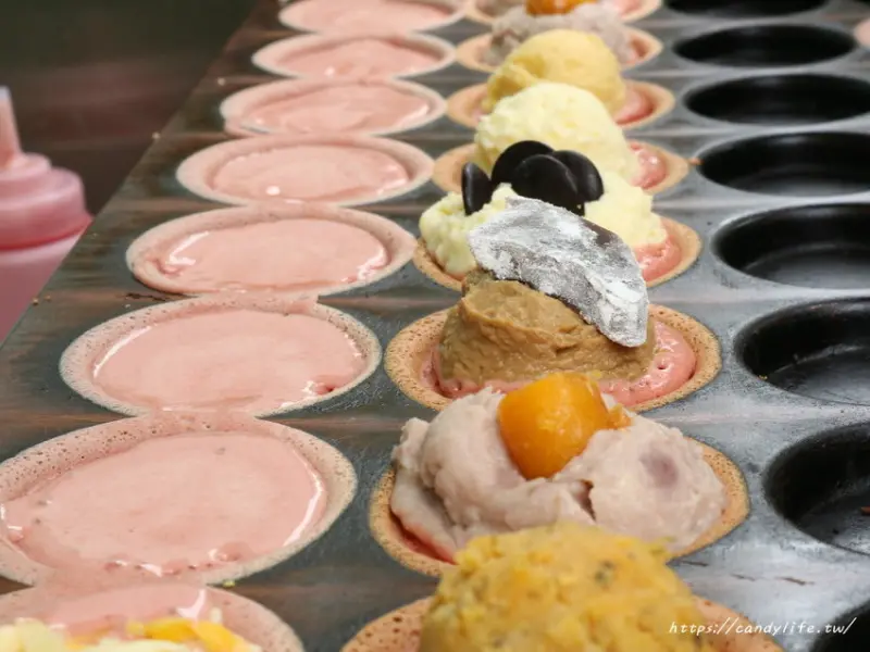 台中美食│隱藏在巷弄裡的都可以車輪餅，餡料滿滿，真材食料，每個口味都好吃～