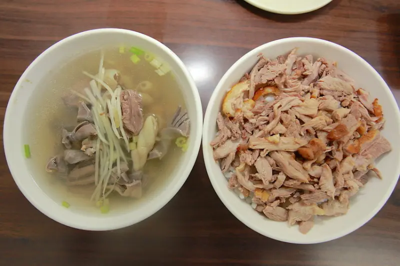 吃。高雄|苓雅區| 武廟路美食。整體口感有水準定價合理「正昌鴨肉飯·麵」。