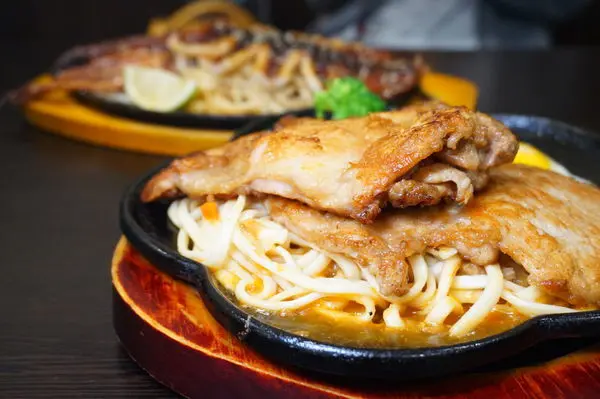 [台南美食] 新市 佐賀牛排-大份量招牌雞腿x秘製醬燒魷魚/ 台南平價牛排推薦/ 台南平價餐廳