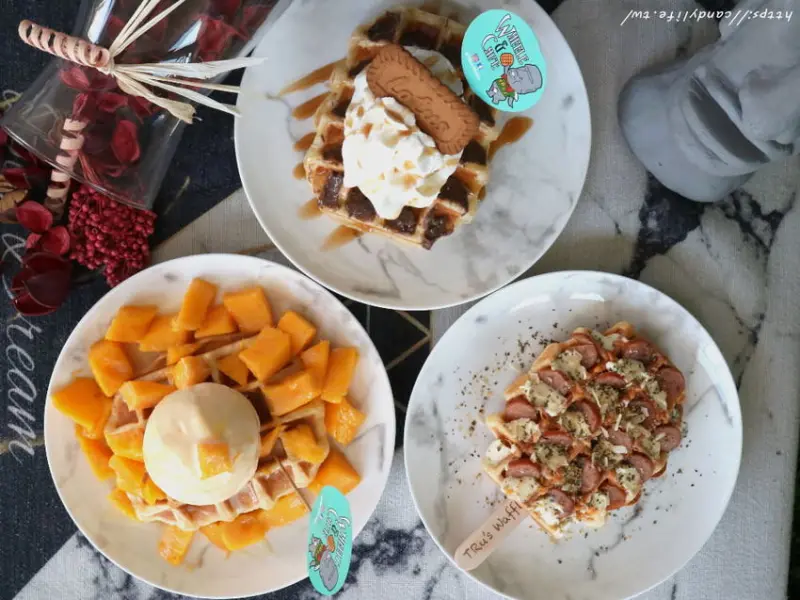 TRu’s Waffle 渥釜│以摩艾石像為主題的列日鬆餅專賣店，口味超過30種，還有美美花牆及旋轉木馬可以拍照～