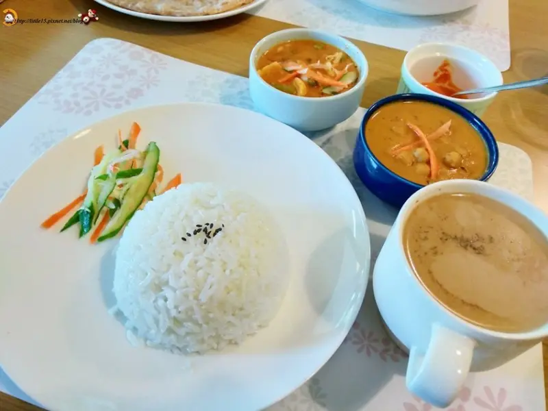 莘咖哩Swarakchit 道地印度家庭料理 美味素食咖哩價格非常平價 台南商業午餐只要70元