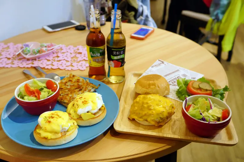 【三重早午餐推薦】原昇行~濃郁起司花生醬激動爆漿！手打漢堡排超正點~瓶裝飲料喝到飽！