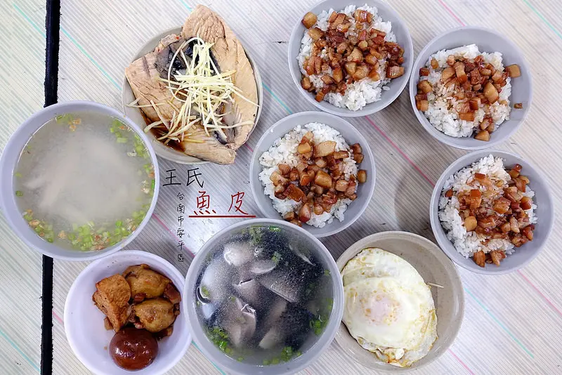 【台南美食】王氏魚皮！超人氣小吃。來安平區不可忽略的一餐～喜愛虱目魚必吃無誤