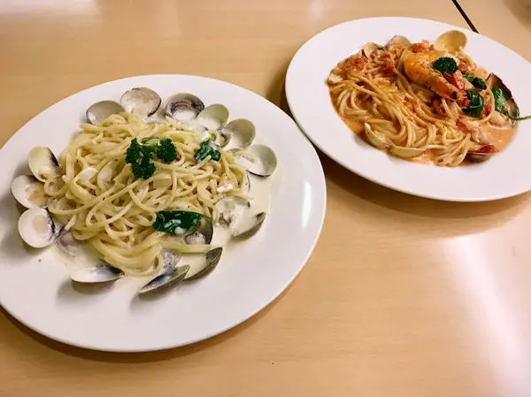 ||吃。花蓮|| 蕃茄義式廚房 美味平價義大利麵 紅茶無限續杯