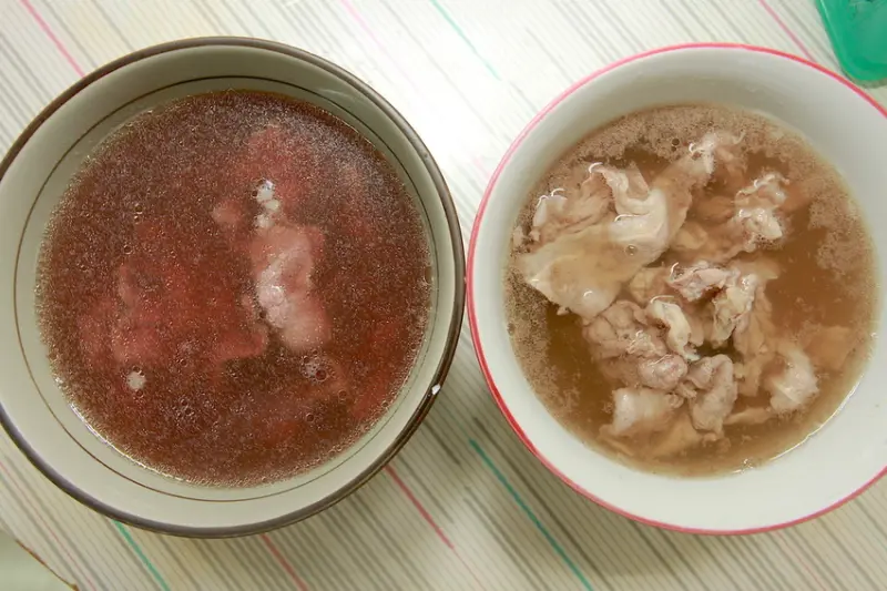 吃。台南｜北區。文賢路知名牛肉湯，整體口感有水準定價合理，重點店家已經遷移營業地址喔！「源枝牛肉湯」。