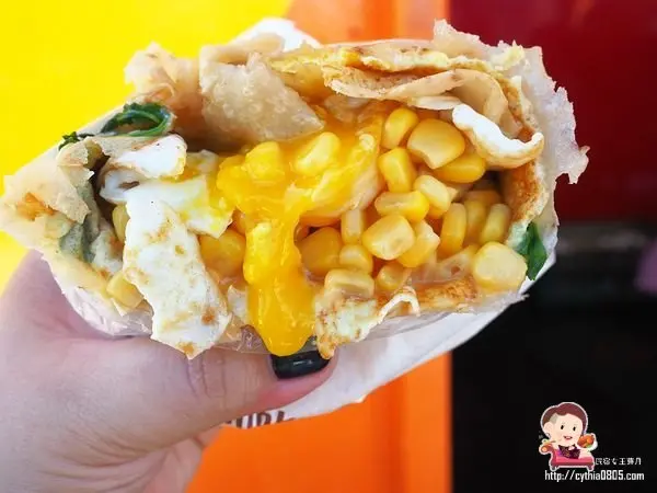 八德小路間的鐵皮屋，有好吃的半熟蛋蛋餅，一吃就難忘，還可以做成總匯爆漿蛋餅哦