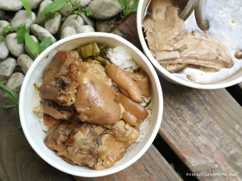 台中隱藏版美食！豬腳飯、藥膳排骨通通只要50元！每日限量供應～