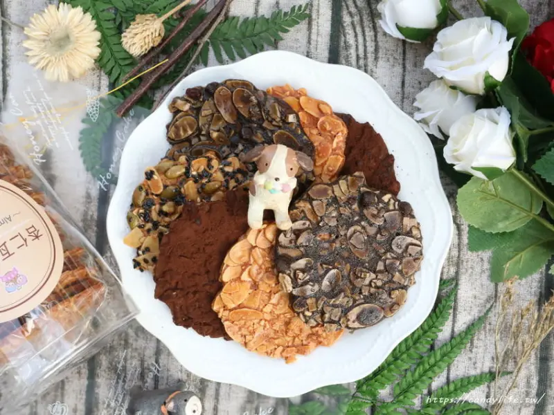 台中伴手禮│雙晨幸福杏仁瓦片，薄脆香酥，讓你一吃就停不下來，口味超多，還有髒髒杏仁瓦片！