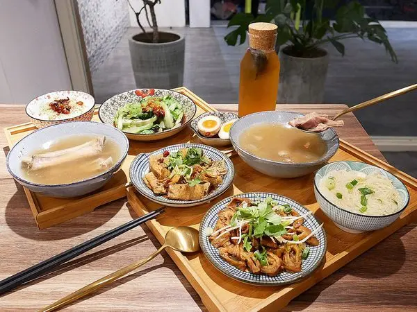 小誇張肉骨茶-台北大安區肉骨茶推薦，吃正統肉骨茶不用飛新加坡，免費續湯一碗接一碗