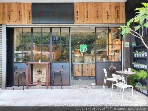五十山咖啡廳｜隱藏汐止山路間工業風咖啡館【新北市】