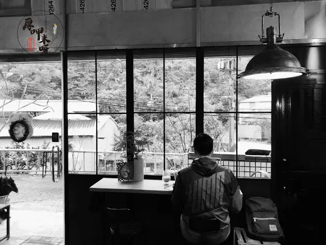 【厚呷米呀│新北汐止】五十山咖啡 (503COFFEE) 不推薦他~你就找不到的工業風咖啡館/推薦放鬆放空享受咖啡及點心/老闆娘堅持生豆一次挑選，烘焙後再一次篩出瑕疵豆/只有六日營業