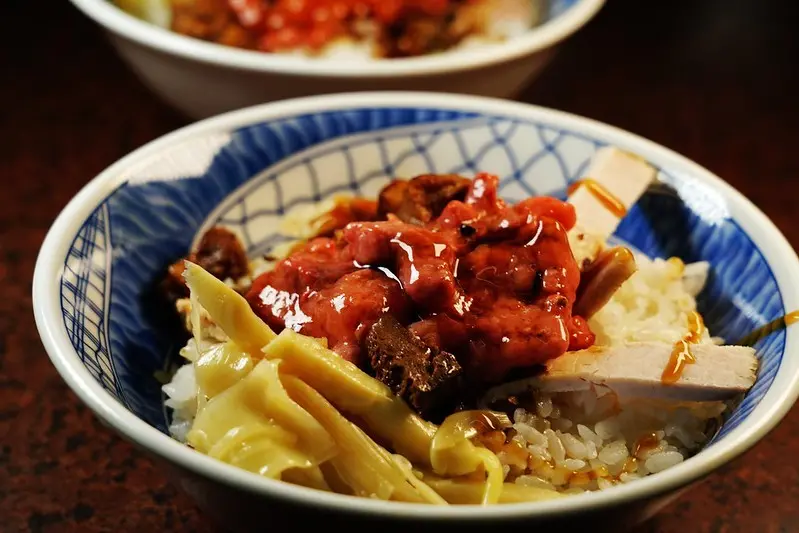 【台灣，雲林，土庫】在地人推薦的好滋味，川龍食堂。（雲林百大美食～古早味紅糟肉飯）