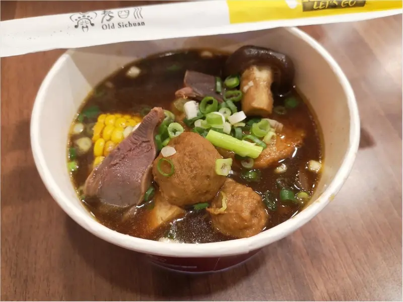 【高雄美食】老四川新品牌－紅味兵麻辣燙~銅板價格爽爽吃！湯頭讚✔ 鴨血豆腐一級棒✔