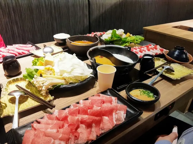 [食]台北 個人獨享美味新鮮鴛鴦鍋物 燒瓶子。大肆の鍋-CITYLINK南港店