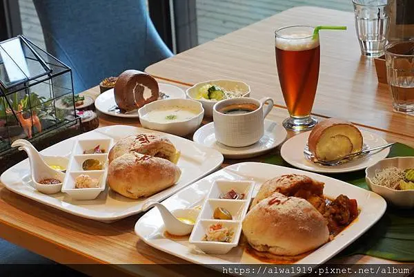 【桃園美食分享】聖朵莉烘焙複合式餐廳，料理有異國風情，服務親切。有專屬停車場。桃園青埔美食推薦