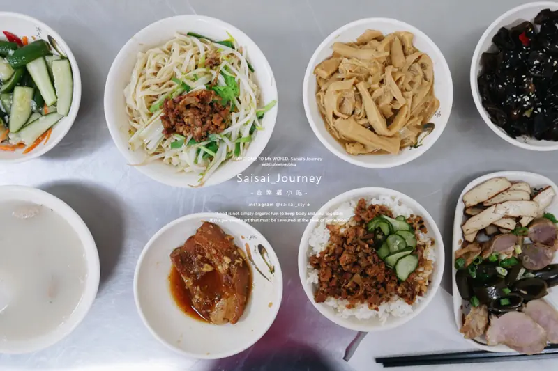 台中大雅 金幸福美食｜大蒜香氣滿滿的爌肉飯，配上香菇肉臊飯與店家自制辣醬，真的是讓人好回味啊~