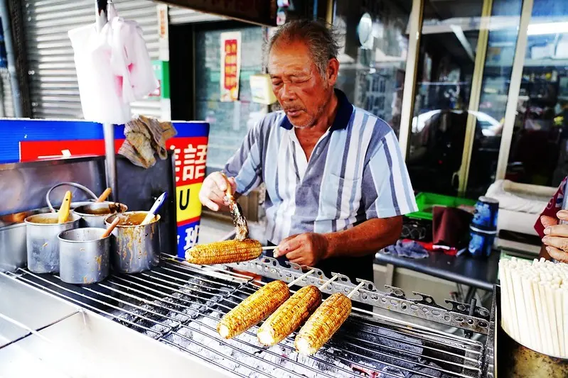 【台灣，嘉義縣，水上鄉】嘉義美食~傳說中的美味，六哥烤玉米。（六哥古早味烤玉米）