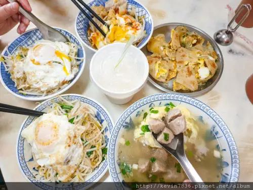 苗栗美食<阿土豆漿大王>在地人推薦,乾陽春麵加半熟荷包蛋好美味,微甜豆漿好喝