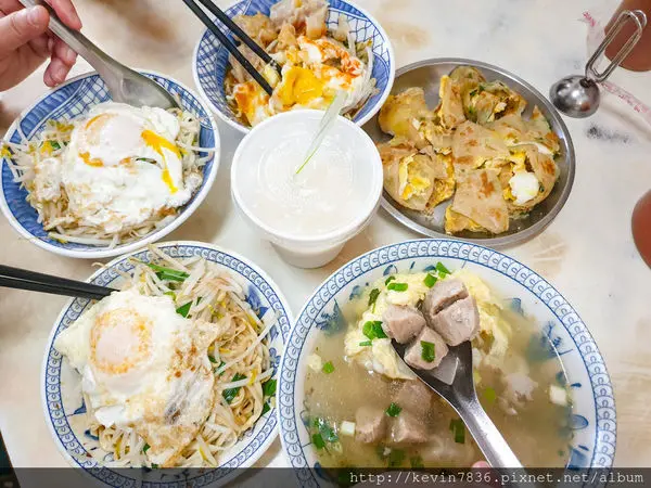 苗栗美食<阿土豆漿大王>在地人推薦,乾陽春麵加半熟荷包蛋好美味,微甜豆漿好喝