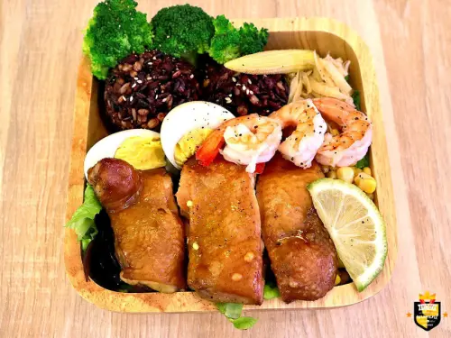 台南健身餐／自家栽種水耕生菜／低卡低脂低油低鹽／純水煮無添加調味／豐富配料營養滿分／熱量標示輕鬆控制體重／天然新鮮果釀醋飲／提供外送服務