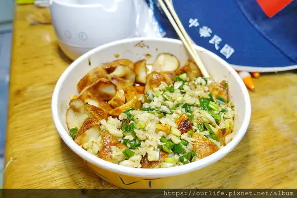 一中必吃翰記杏鮑菇．菇嫩多汁很軟Q的爐烤雞汁葱蒜杏鮑菇